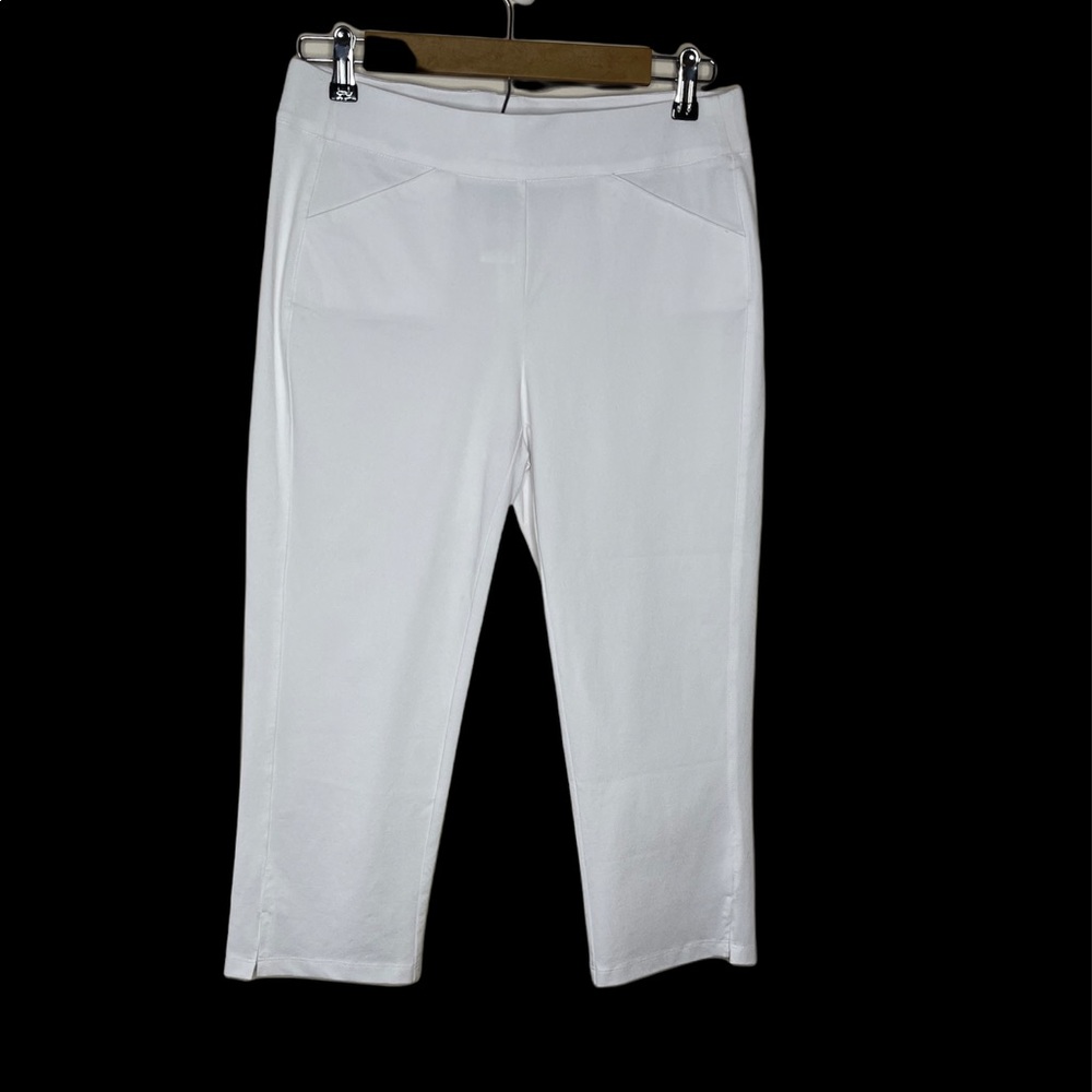 Chico's Travelers Collection White capris Anti Wrinkle pants